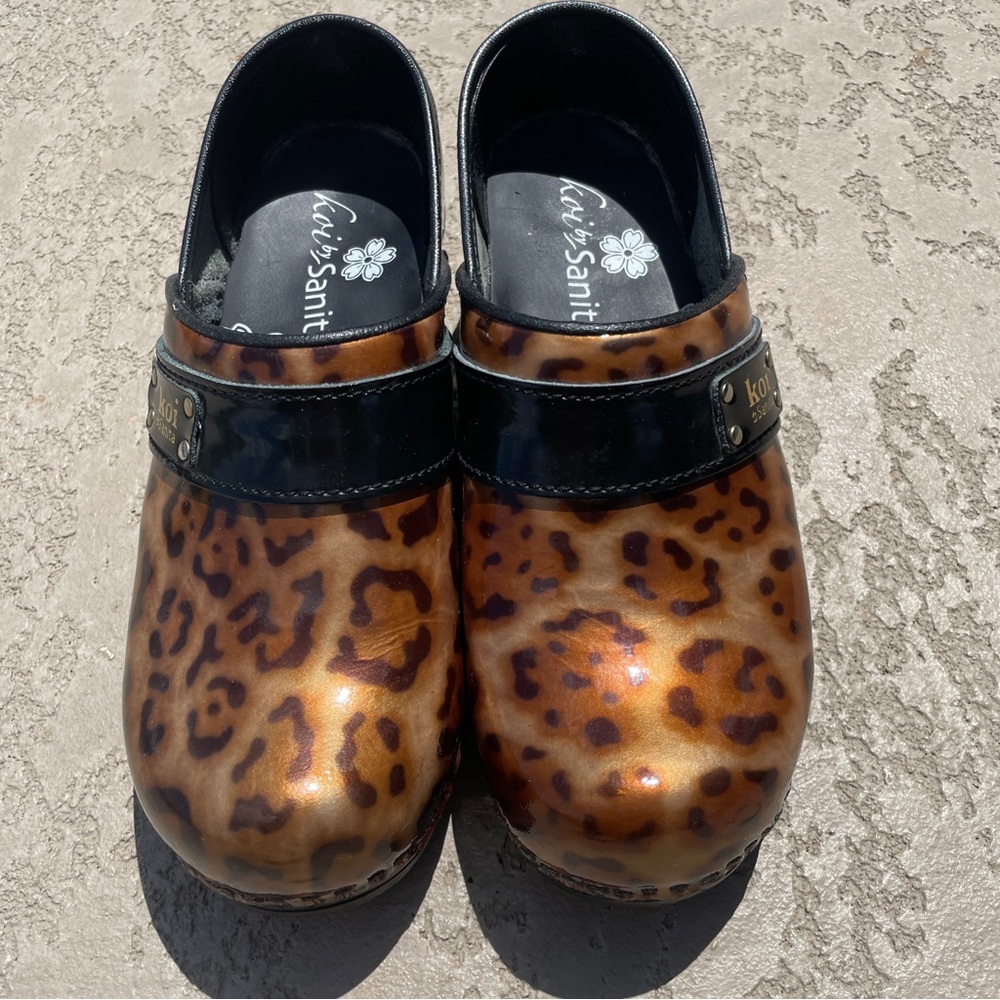 🌱 SANITA KOI PROFESSIONAL LEOPARD
CLOGS LINDSEY LEXY SIZE EU 37 US 6.5 🌸